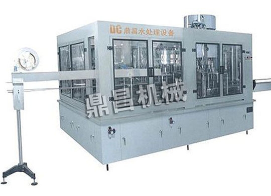 瓶裝全自動灌裝機(jī)8000瓶小時(shí) 三合一灌裝一體機(jī)
